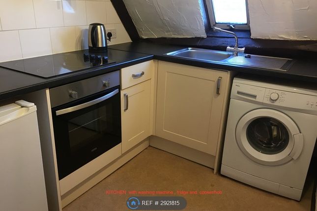 Flat, High St Highworth, Swindon photo 4
