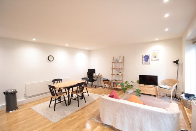 Flat to rent in Leander Road, London