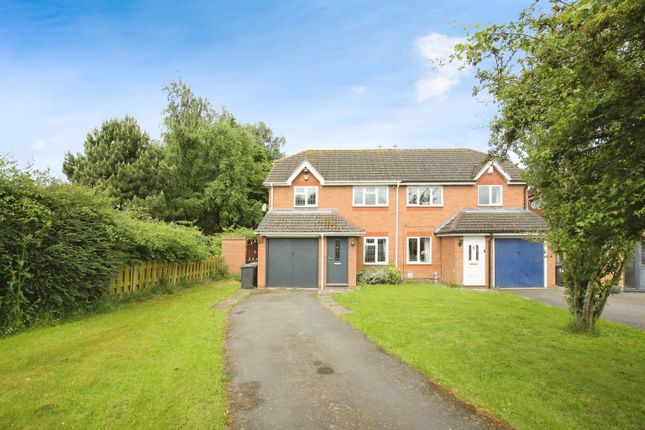 Thumbnail Semi-detached house to rent in Knapton Close, Hinckley, Leicestershire