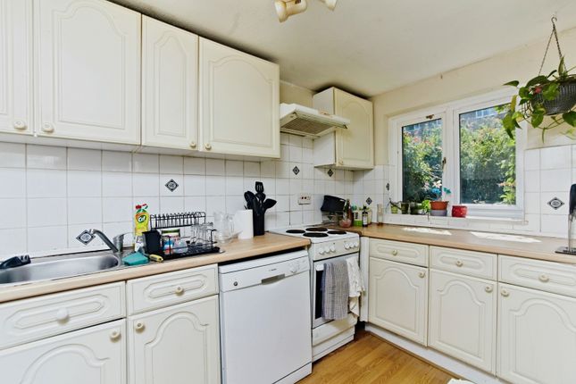 10, Anselm Close, Croydon photo 3