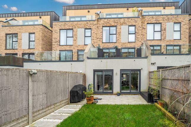 15, Noel Coward Avenue, Denham photo 2