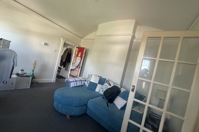 5, Thurlby Close, Middlesex photo 3