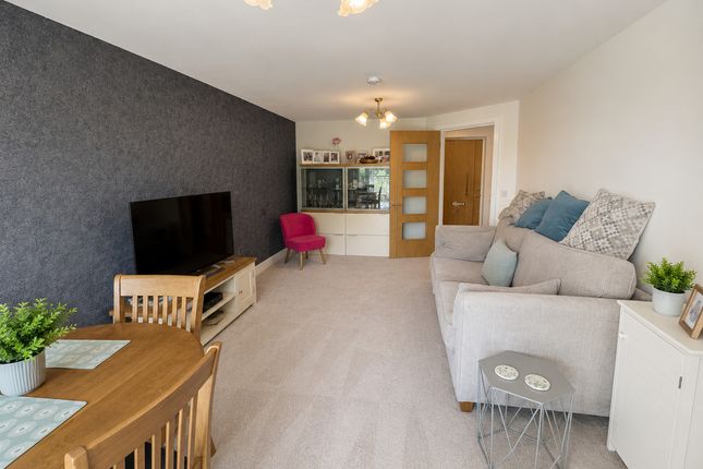 Flat Flat 21, Thythe Court, 141 White Hart Lane, Collier Row photo 2