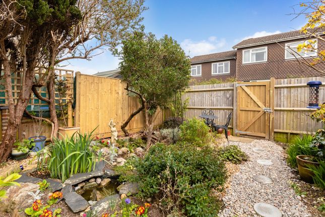 27 Harvard Close, Lewes photo 3