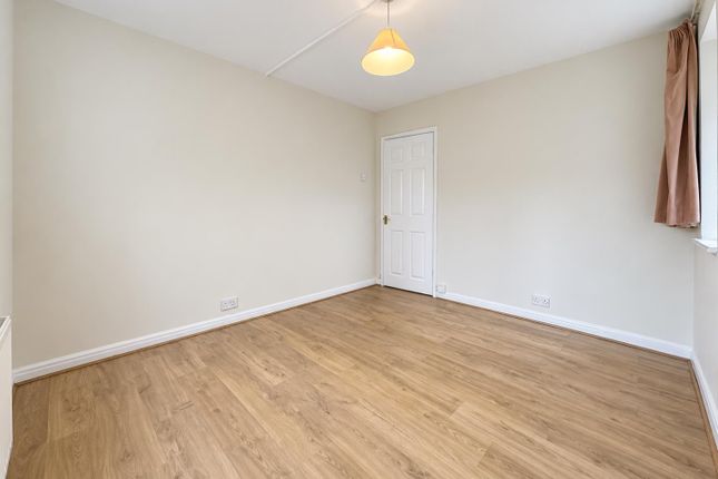 Flat 30, Wilton Court, Wilton Road, London photo 4