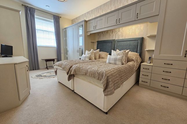 Flat Flat 10, Bowes Lyon Place, Poundbury, Dorchester photo 3