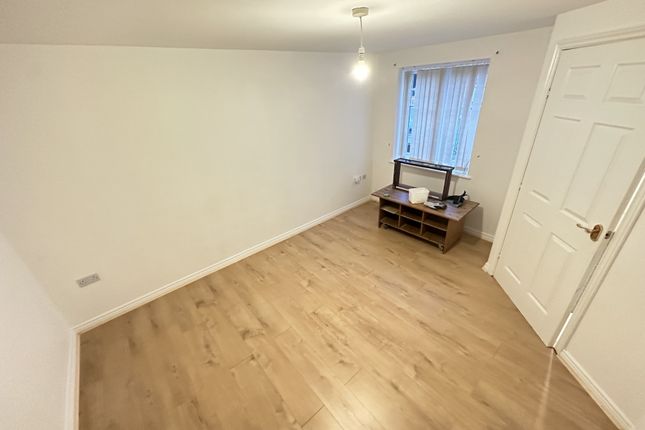 12, Sandycroft Avenue, Manchester photo 2
