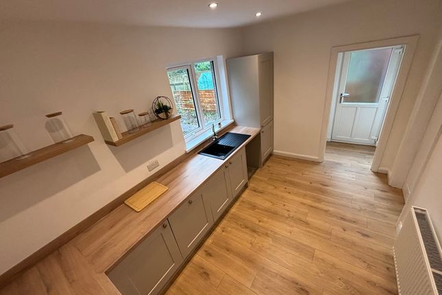 Thorncliffe Avenue, Dukinfield photo 4