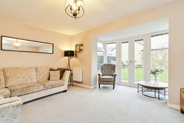 5, New Holland Drive, Bradford photo 2