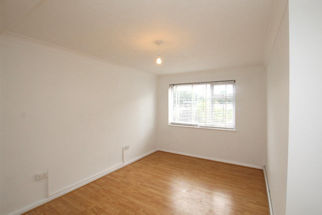 67a, Hutton Road, Brentwood photo 5