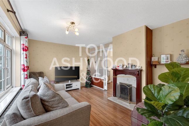 118, Alderman Avenue, Barking photo 2