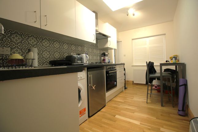 Flat to rent in Cassiobury Park Avenue, Watford