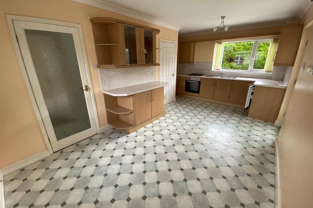14, Gwscwm Park, Burry Port photo 4
