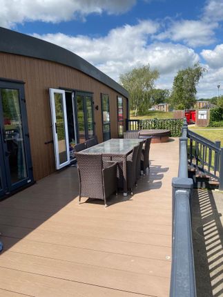 Mobile/park home for sale in 38 The Fairways, Sleaford, Tattershall Lakes