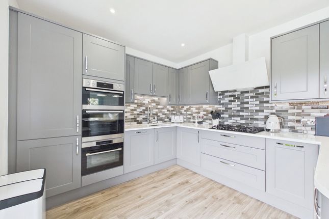 Apartment 16, Hayden Park, St. Marychurch Road, Torquay photo 3