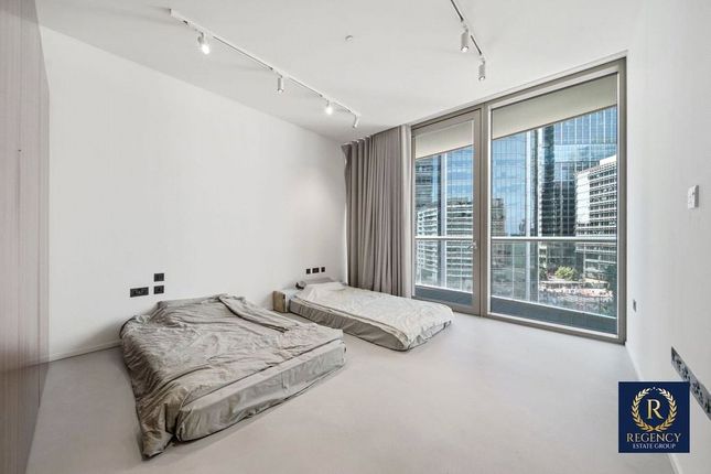 701, One Park Drive, London photo 4