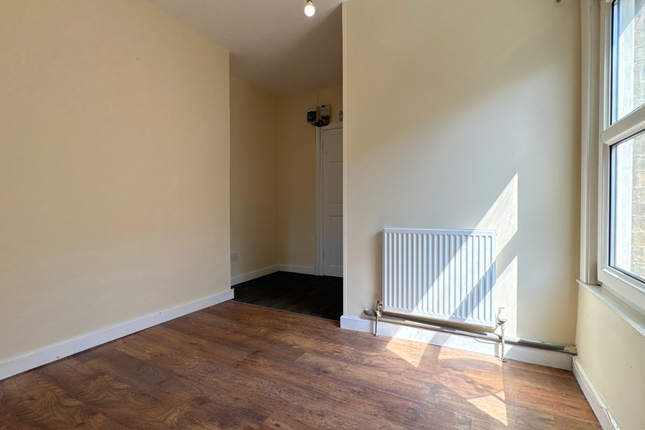 Flat 1 22A Conway Road, London photo 5