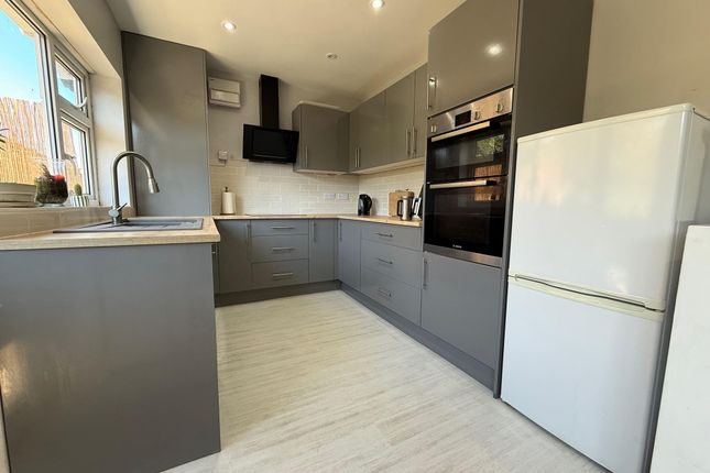 42 Woodgate Avenue, Stoke-On-Trent photo 2