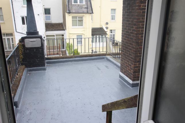 Flat to rent in Lushington Road, Eastbourne