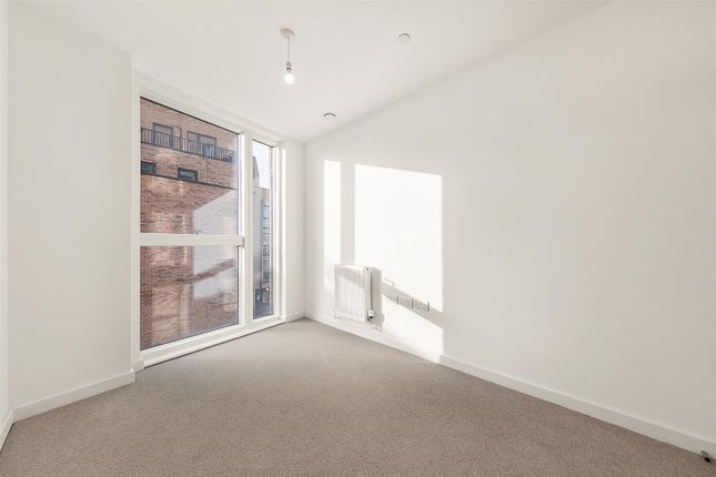 Flat for sale in Copeland Road, London