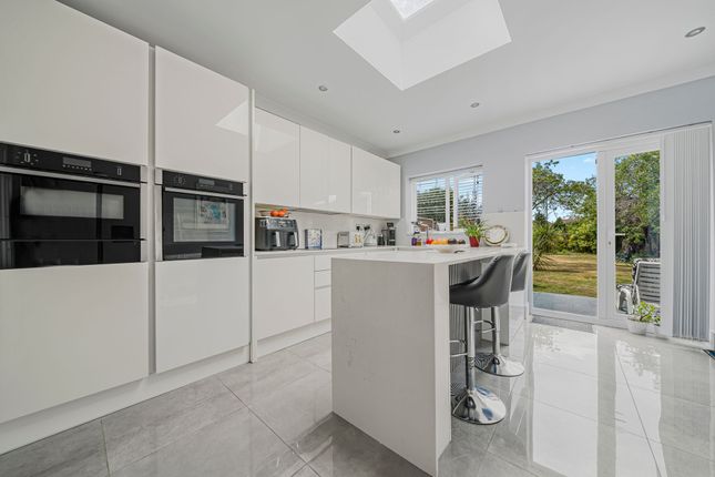 2 Penwerris Avenue, Isleworth photo 4