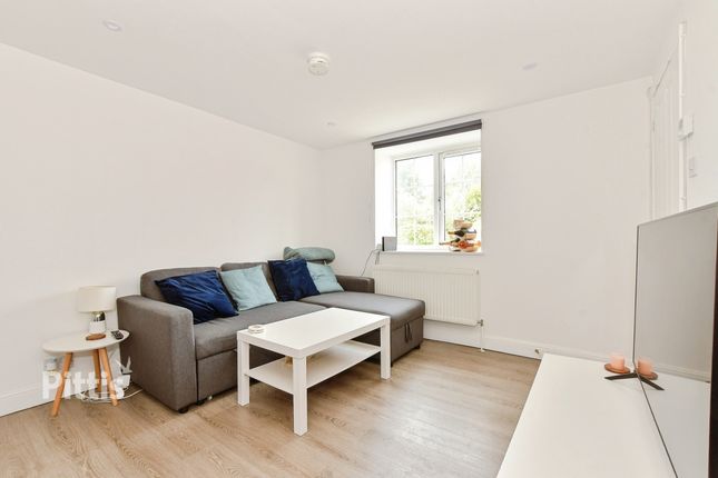 2, Brook Cottages, Marymead Close, Ryde photo 3