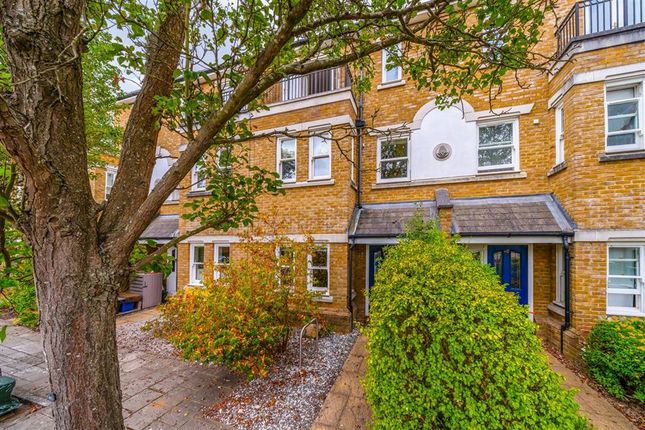 4-bed house on 59, Admiralty Way, Teddington, £3,695/mo