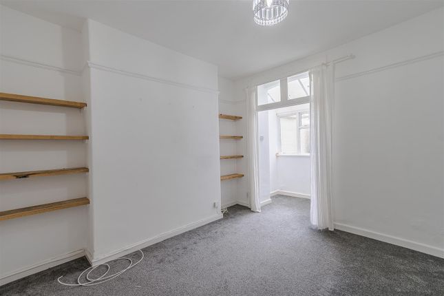 6, Park Avenue, Barry photo 4