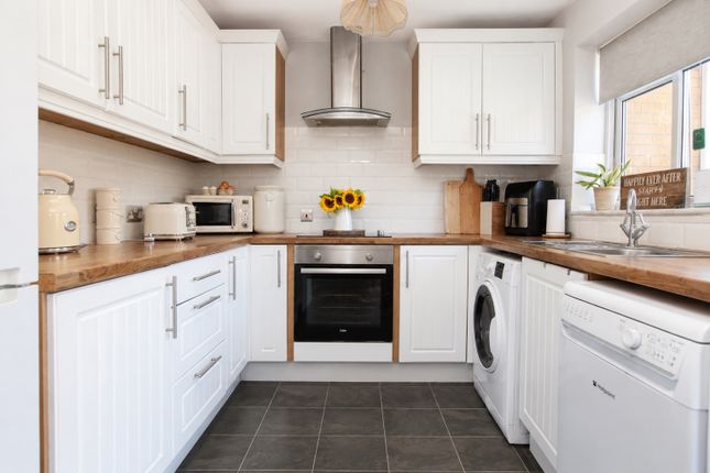21, King Drive, Bracebridge Heath photo 2