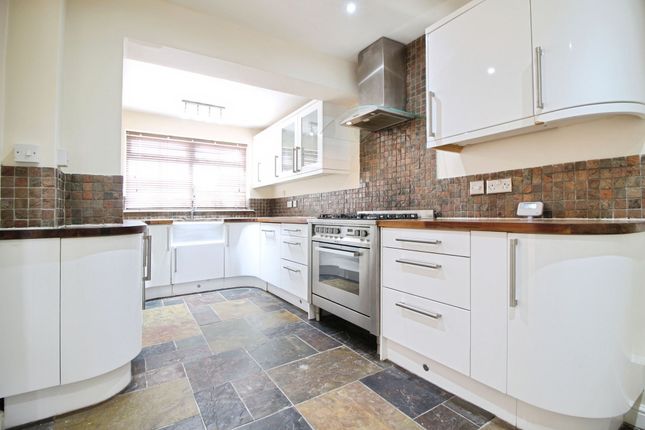 47 Lytchett Way, Swindon photo 4