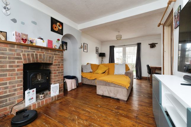 17, Elm Close, Carshalton photo 4