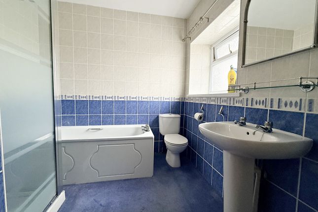 10, Lewis Street, Pontyclun photo 4