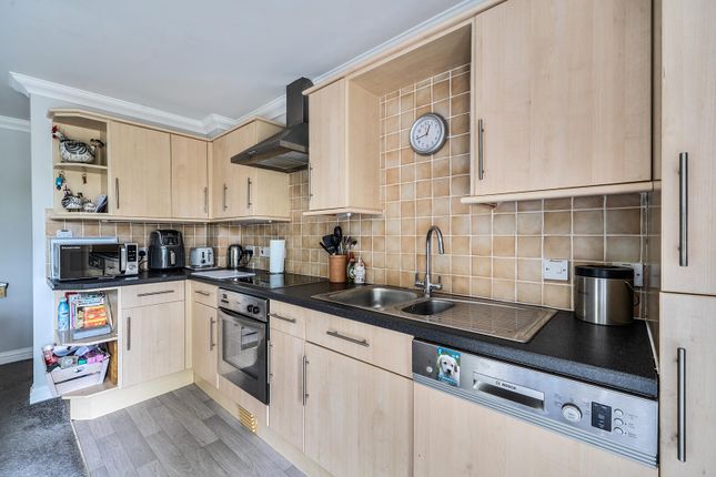 5, Mellowes Court, Axminster photo 4