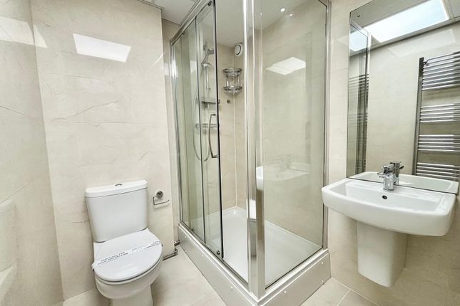 70, Southampton photo 2
