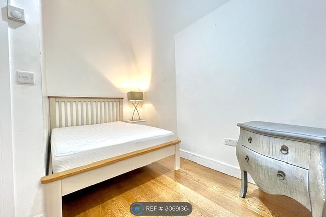 Flat, Electric Lane Brixton, London photo 3