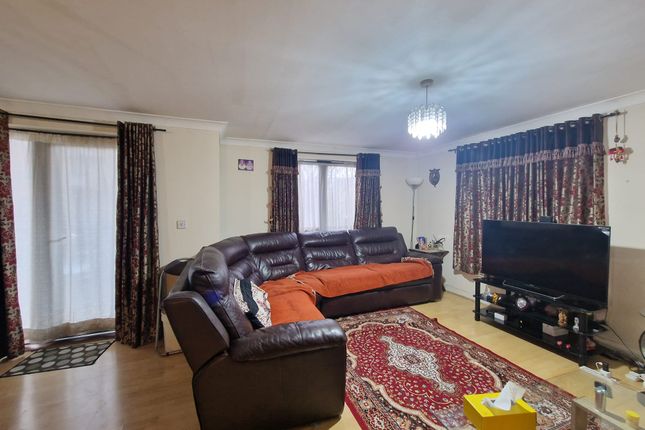 Hirst Crescent, Wembley photo 2