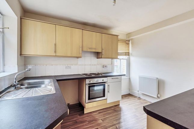 3 Maesderwen, Temple Street, Llandrindod Wells photo 4