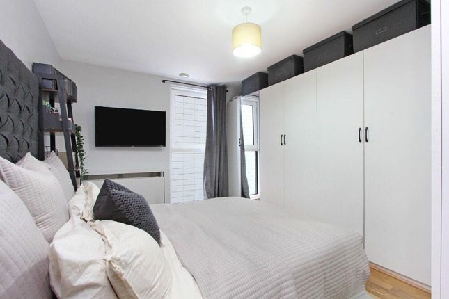 Flat 6, Oceanis Apartments, Royal Victoria Dock photo 4