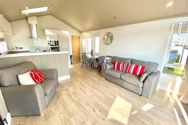 103 Wickham Court, Southwick Road, Fareham photo 4