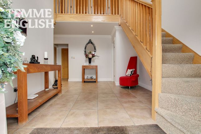 28 Waverley Crescent, Wickford photo 4