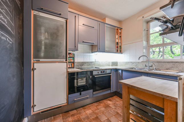 Thumbnail Flat for sale in Vicarage Crescent, Battersea Square, London