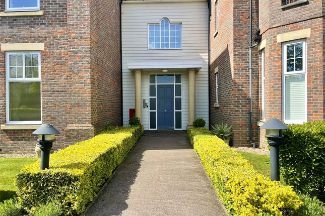 Flat to rent in Beech Hill, Hadley Wood, Hertfordshire