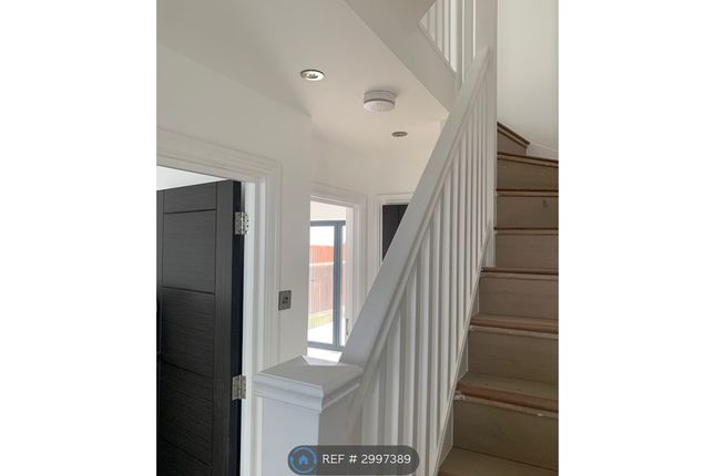 Thames Avenue, Perivale, Greenford photo 5
