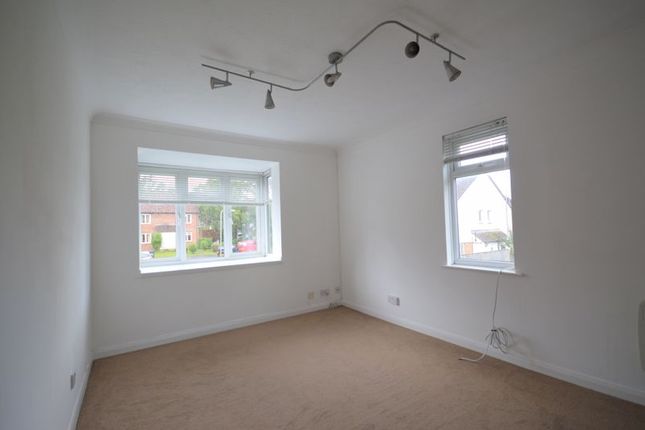 Flat to rent in Grafton Close, Whitehill, Bordon