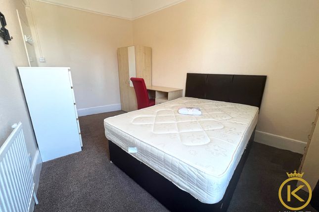 Flat to rent in Waverley Road, Southsea