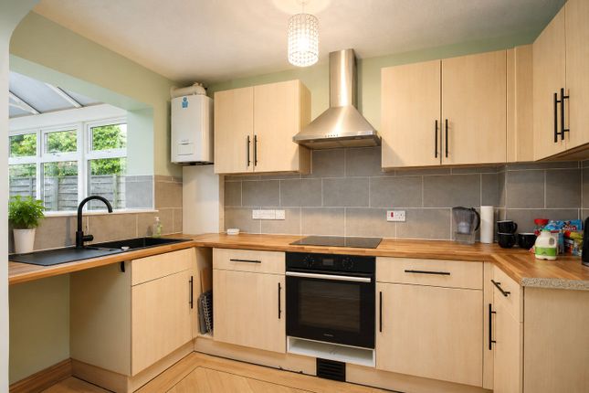 7, Blue Timbers Close, Bordon photo 4