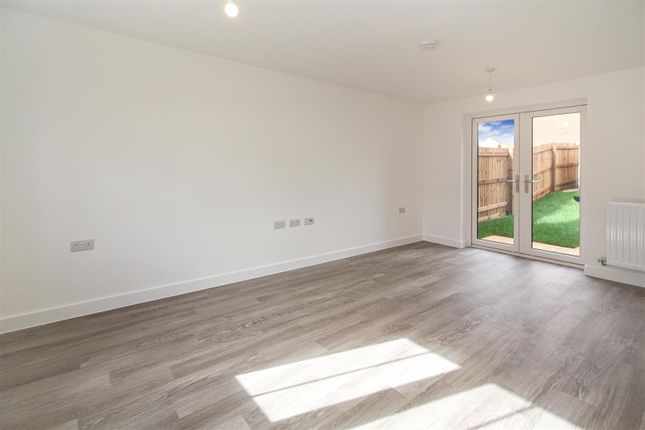 20, Wheatsheaf Close, Wellingborough photo 2