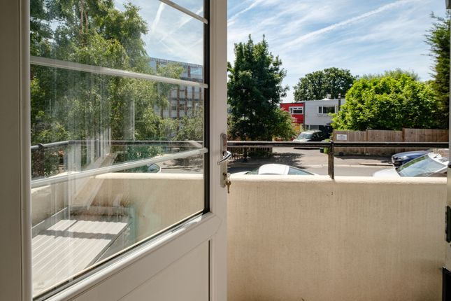 Flat 5, Winkley Court, St. James Lane, London photo 4