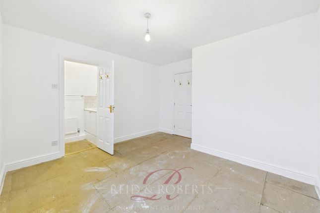 27, Oakleigh, Wrexham photo 4