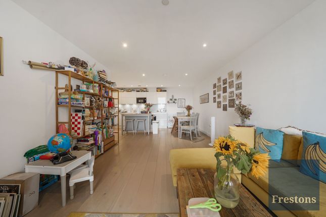 Apartment 106, Carriage House, London photo 4